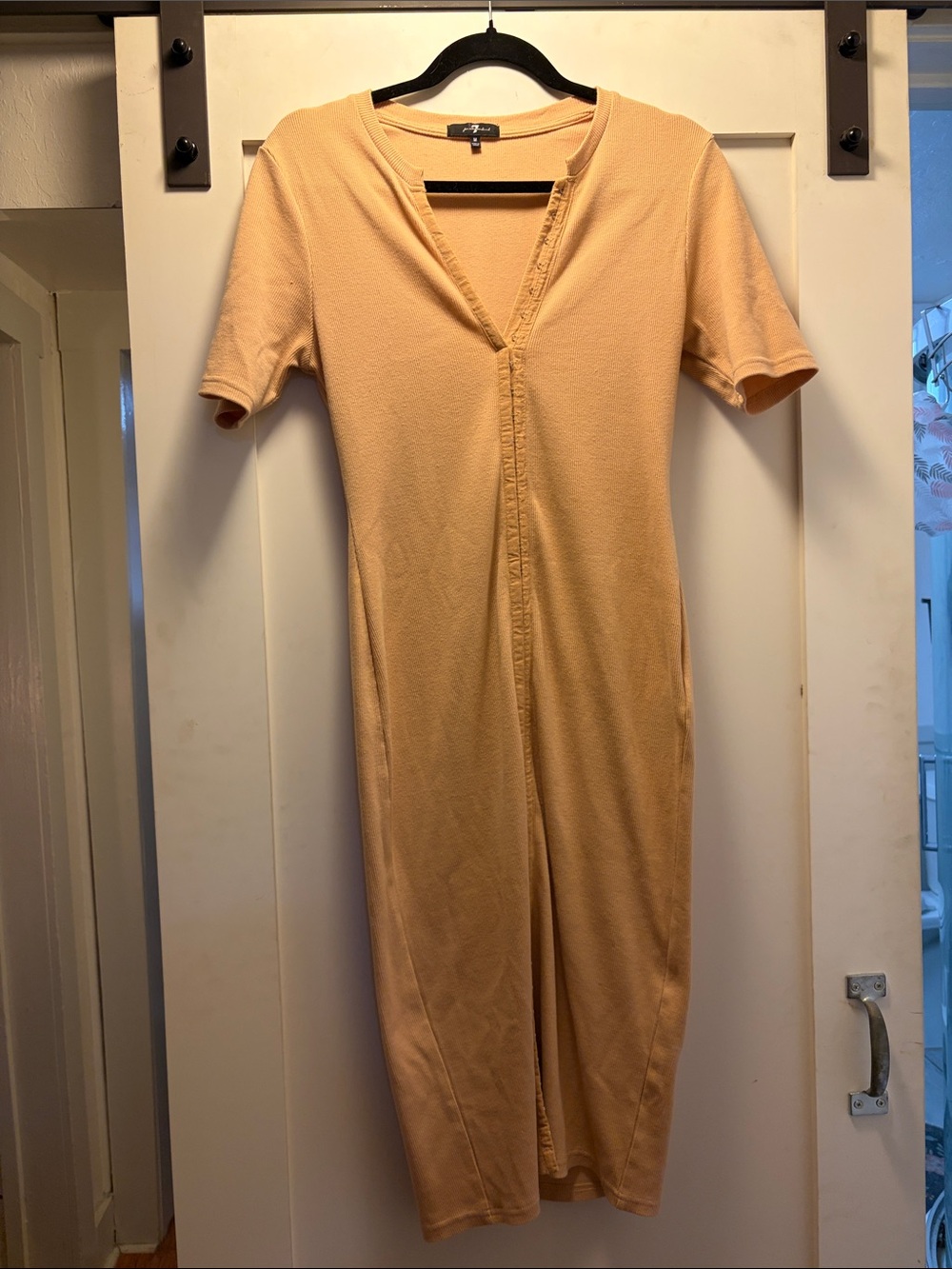 Womenโs Short-Sleeve Peach Knit dress